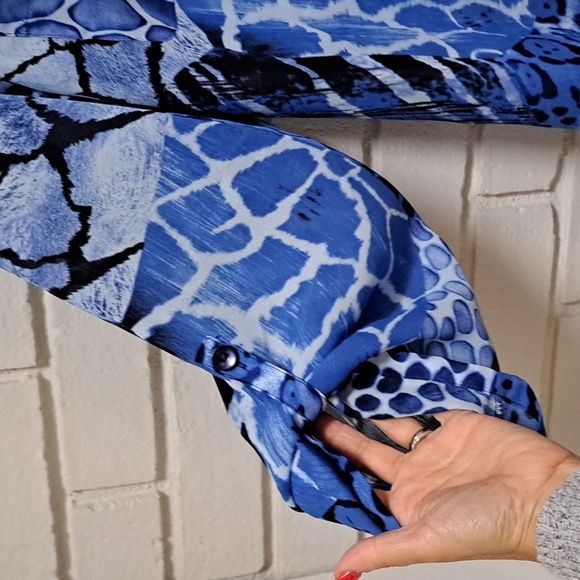 Susan Graver Button-Up Snakeprint 3/4 Button Sleeve Blouse. Size XL - Picture 3 of 9